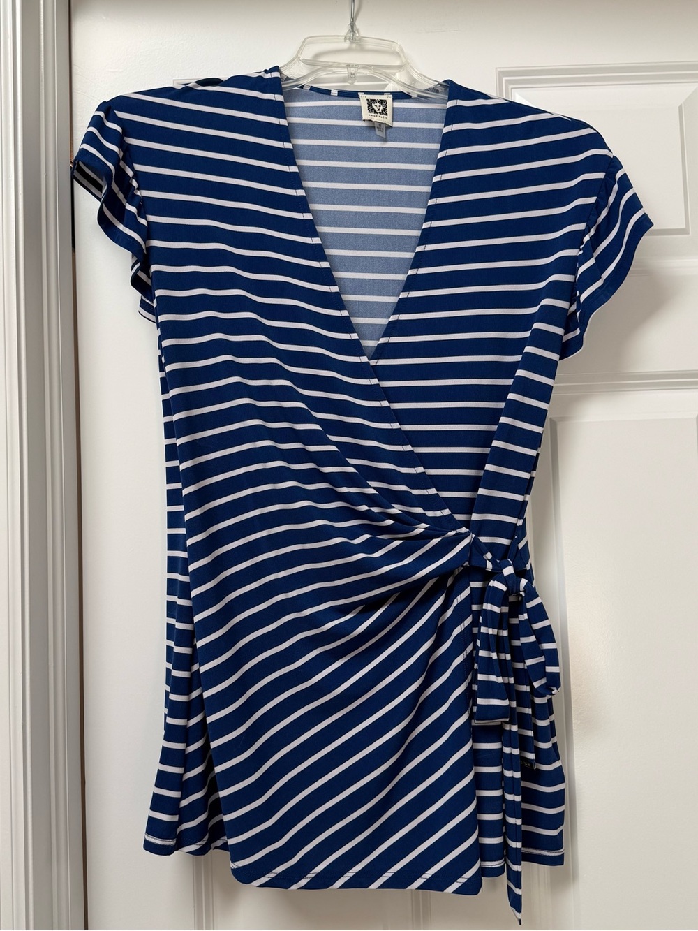 Anne Klein wrap top features navy & white horizontal stripes w/side tie size M